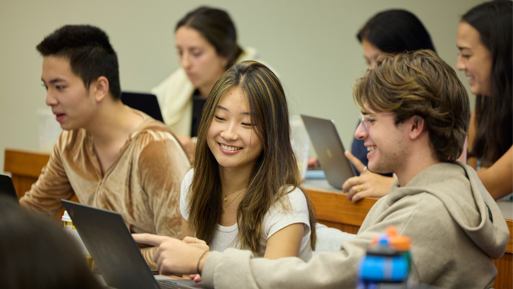 Undergraduate students collaborating on a project in class at Georgetown McDonough